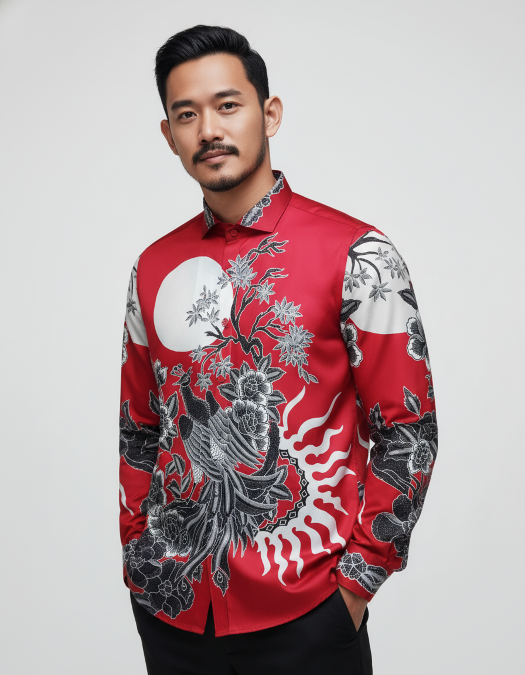 Pola kemeja batik tulis motif Burung Hong merah di bawah purnama, bahan katun primissima, memancarkan aura wibawa dan keanggunan.